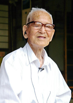 พ่อเฒ่าญี่ปุ่นเจ้าของตำแหน่งชายที่แก่สุดในโลกอายุครบ 114 ปี
