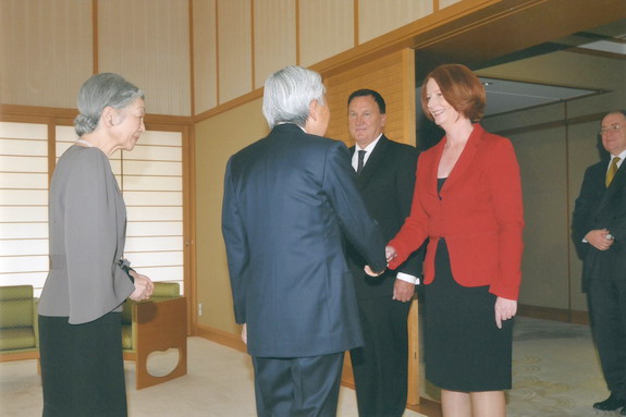 จักรพรรดิญี่ปุ่น 'ปิดพระราชวัง' ประหยัดไฟฟ้าหลังบ้านเมืองขาดแคลนพลังงาน