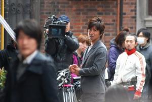 ตี๋หมวยกระทบไหล่ 