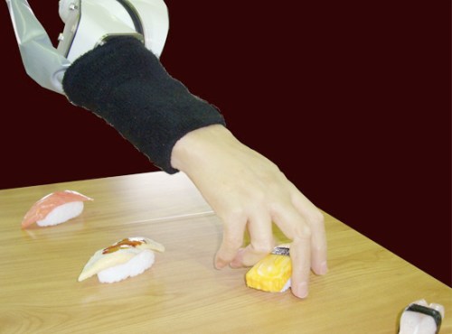 ตะลึง!!! มือหุ่นยนต์เคลื่อนไหวดุจมีชีวิต