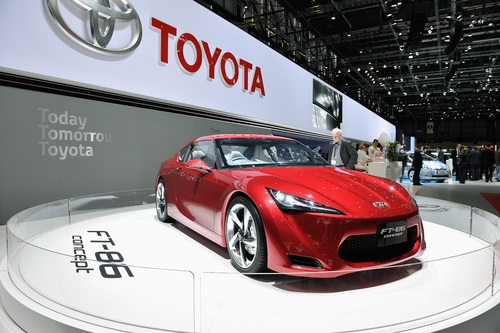 โตโยต้าคาดยอดขายรถปี 2012 กระเตื้อง 9.7 ล้านคัน เตรียมทวงแชมป์ยักษ์ใหญ่ยานยนต์คืน