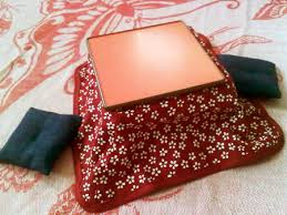 รับความอุ่นอุ่นในฤดูหนาวของญี่ปุ่นด้วยโต๊ะโคทัตสึ (Kotatsu) 