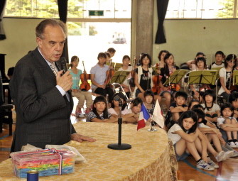 ฝรั่งเศสย้ายงานวันชาติไปฟูกูชิมะปลอบโยนผู้ประสบภัยญี่ปุ่น
