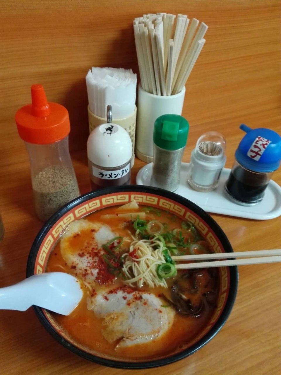 ももち (百道) 家 : ラーメン (โมโมจิยะ ราเมง)