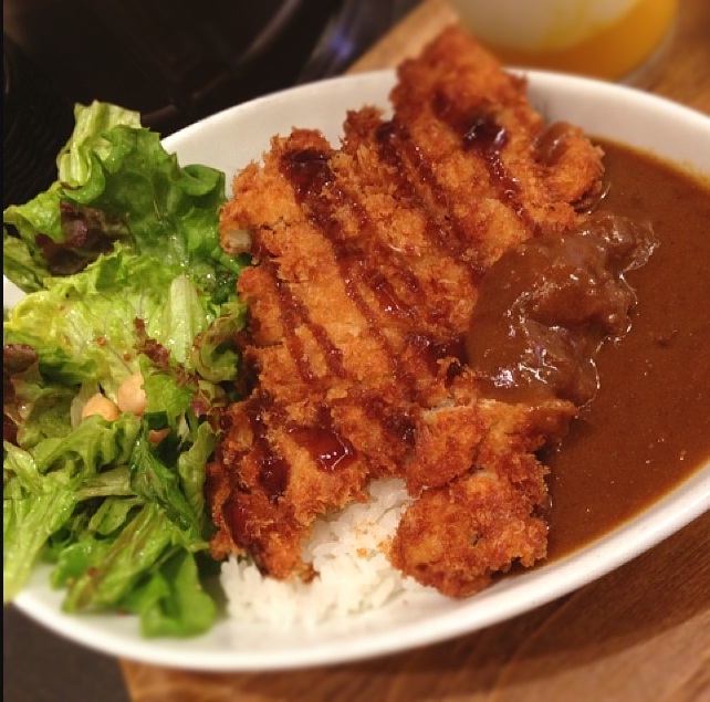 แชร์ความอร่อยให้เป็นหลายเท่ากับข้าวราดแกงกะหรี่แห่งอากิฮาบาระ