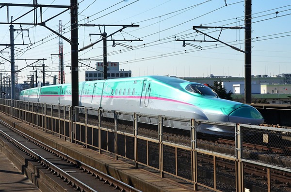 ญี่ปุ่นเปิดตัวรถไฟหัวกระสุน 'ฮายาบูสะ' ความเร็วสูงพร้อมบริการสุดหรู