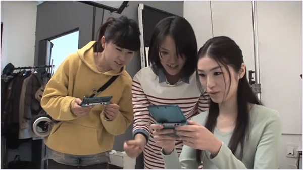 ชมสาวยุ่นเอียง 3DS เล่นนินจาเหลี่ยม'Cubic Ninja'