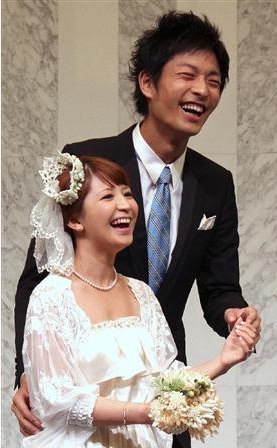 คู่รักต่างไซส์ 'มาซายะ นากามูระ','มาริ ยากูจิ' จูงมือเข้าพิธีวิวาห์