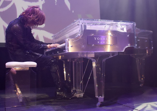 เปียโนคริสตัล 'โยชิกิ' เคาะขายที่ 11 ล้านเยน
