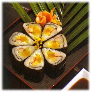ข้าวห่อสาหร่ายไส้รวม (Maki Sushi) 