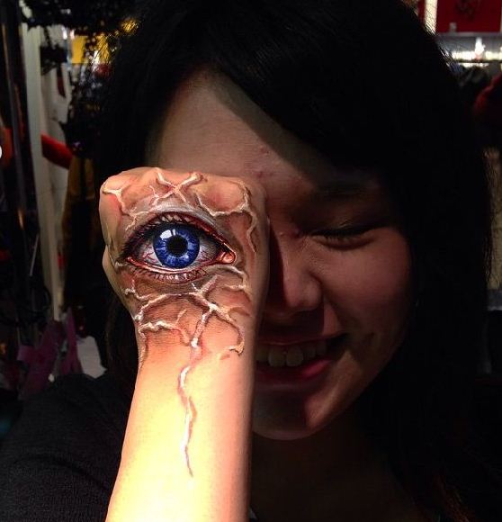 สาวญี่ปุ่น กับพรสวรรค์วาดบอดี้เพ้นท์ขั้นเทพ