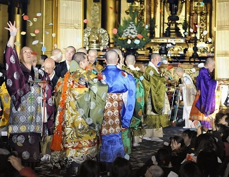 พระญี่ปุ่นจัดแฟชั่นโชว์ ดึงดูดวัยรุ่นเข้าวัด โปรโมตนิกายชินงอน
