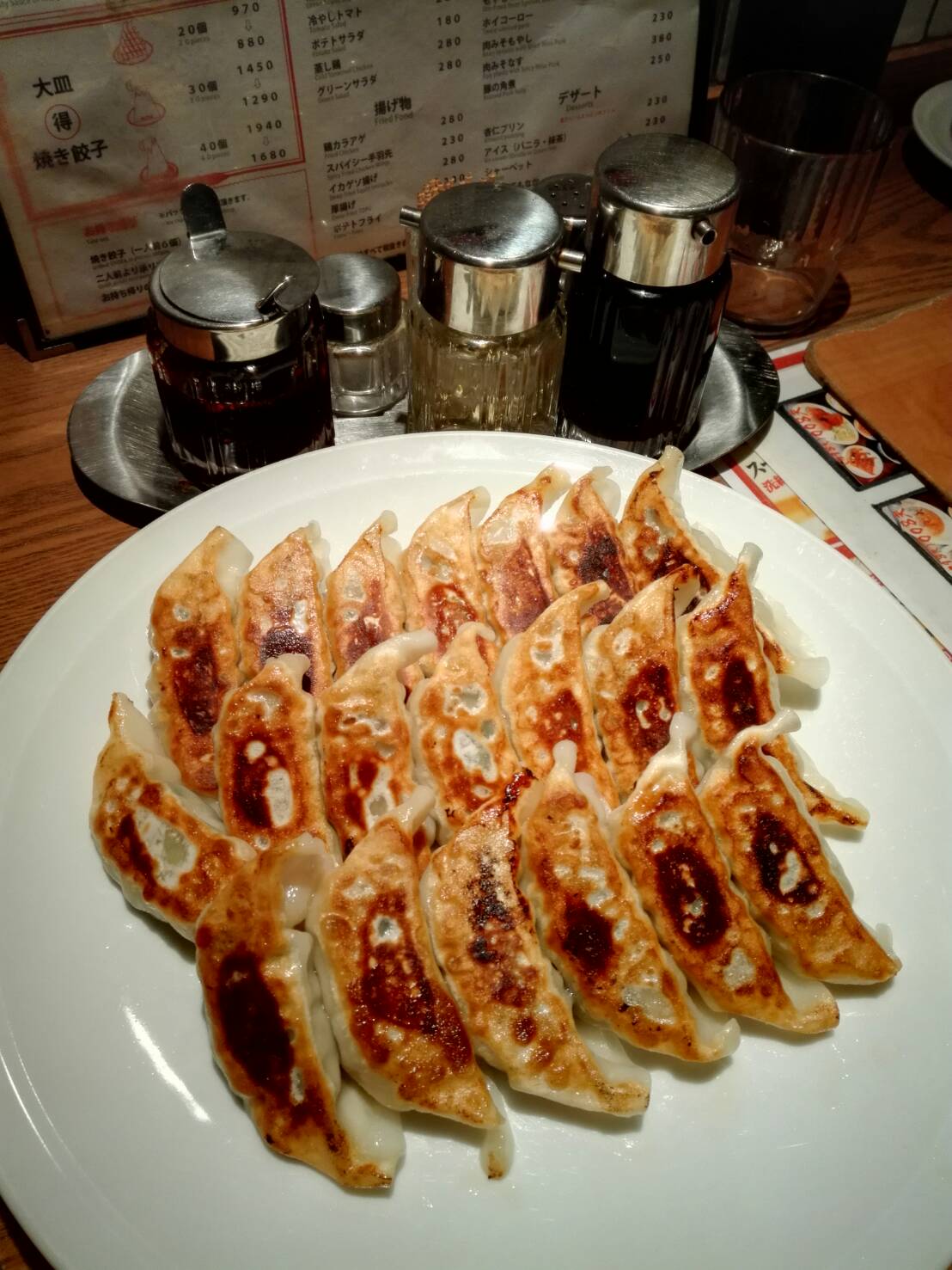 ผู้เชี่ยวชาญเกี๊ยวซ่าแป้งบาง 「薄皮餃子専門渋谷餃子」 