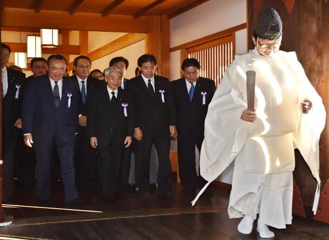 นักการเมืองญี่ปุ่นเยื่อนศาลเจ้ายาสุคูนิ