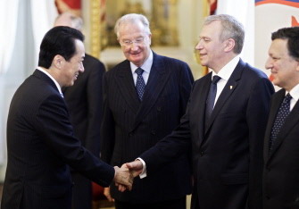 ผู้นำญี่ปุ่นและจีนดอดหารือนอกรอบประชุมเอเชีย-ยุโรป หวังลดตึงเครียด